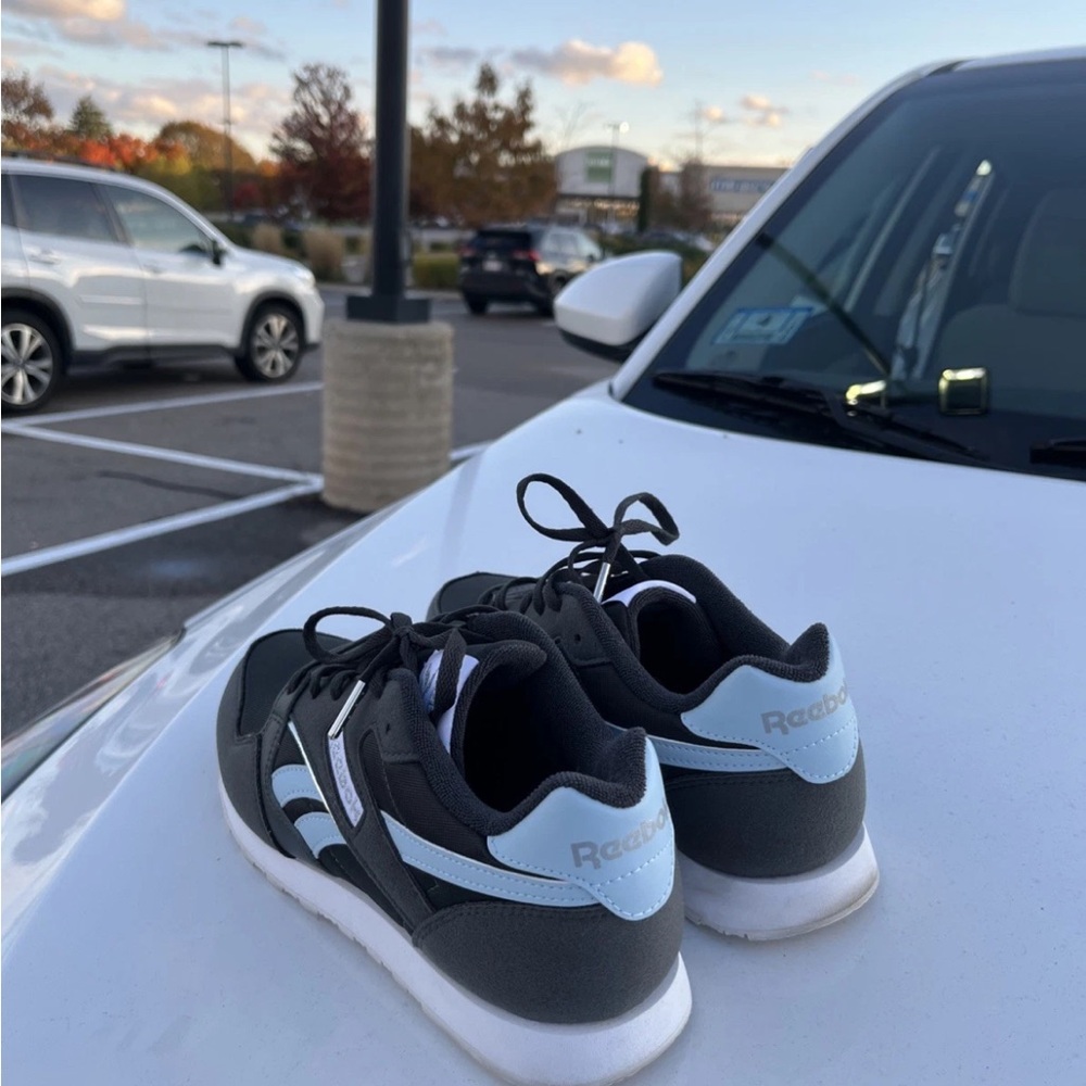 Reebok Black and Light Blue Athletic Shoes Women’s 8.5 - Picture 5 of 6